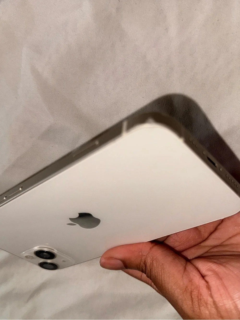 Apple iPhone 13 (Starlight)